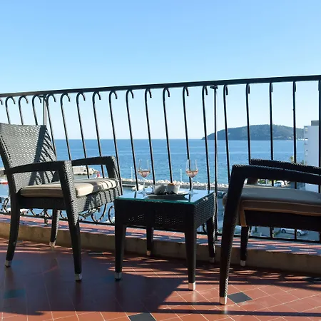 Western La Corniche Отель Тулон