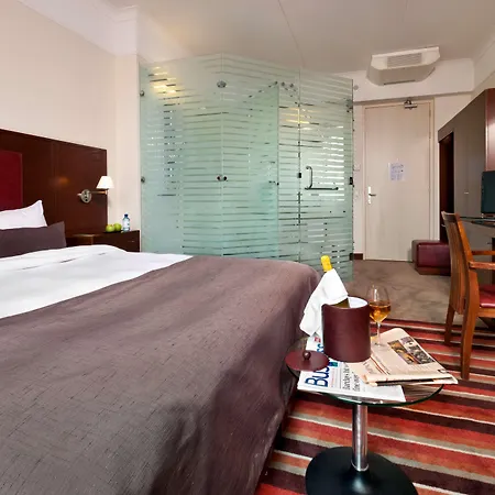 Отель Western La Corniche 4*