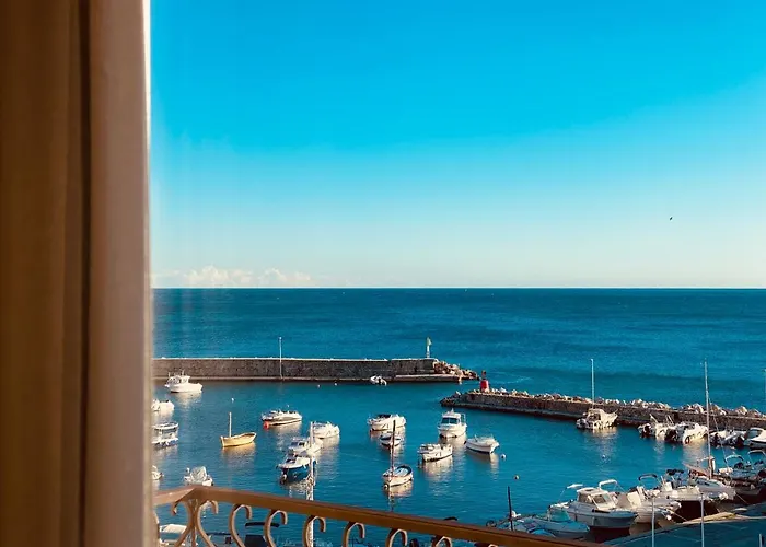 Отель Western La Corniche 4*