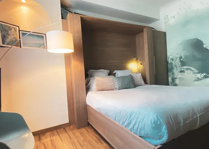 Western La Corniche Отель 4*