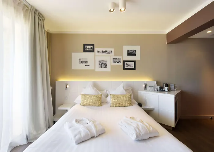 Отель Western La Corniche 4*