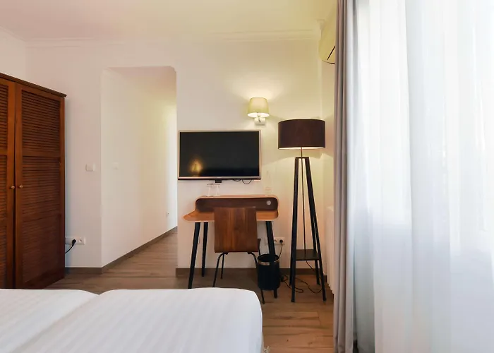 Western La Corniche Отель Тулон