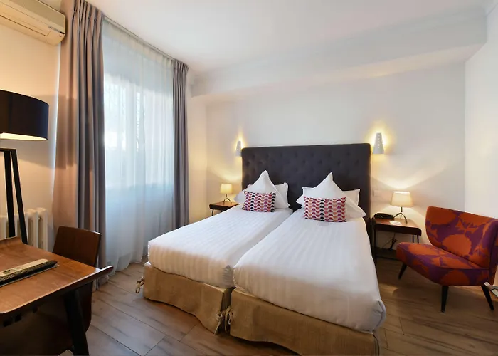 Отель Western La Corniche 4*