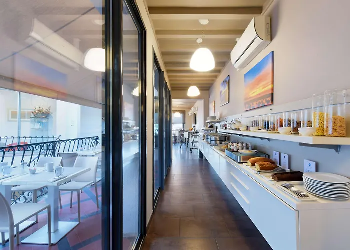 Western La Corniche Отель 4*