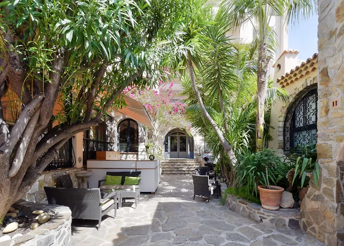Western La Corniche Отель 4*