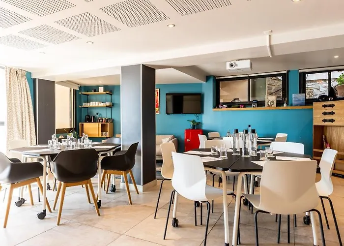 Отель Western La Corniche 4*