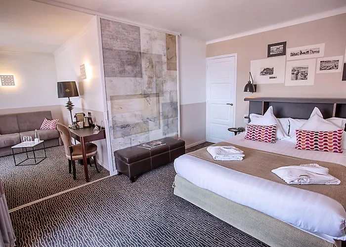 Отель Western La Corniche 4*