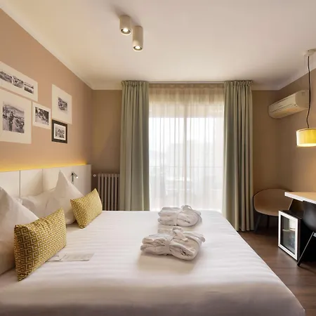 Western La Corniche Otel