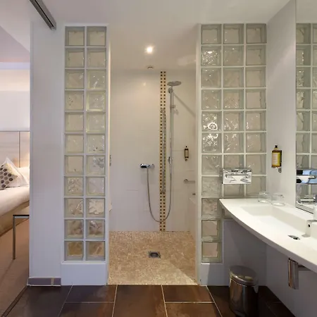 Western La Corniche فندق تولون