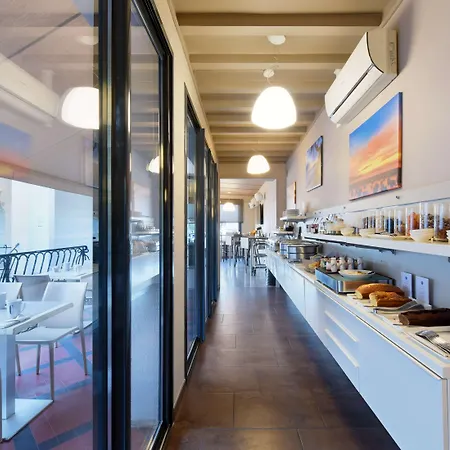 Western La Corniche Отель 4*