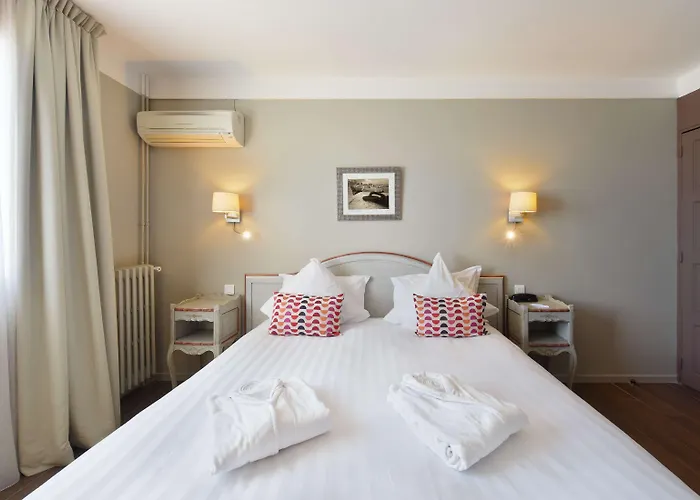 Western La Corniche מלון