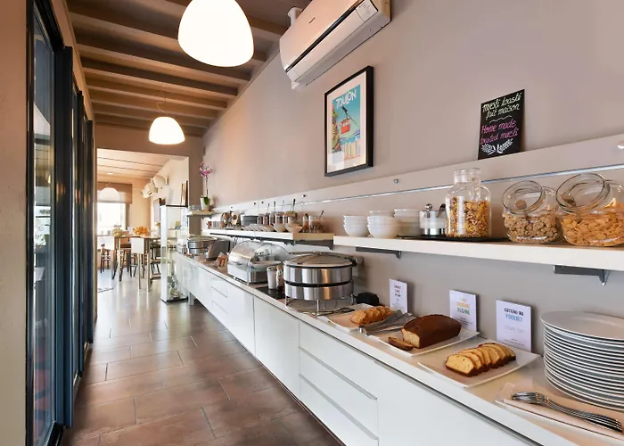 Western La Corniche Hotel